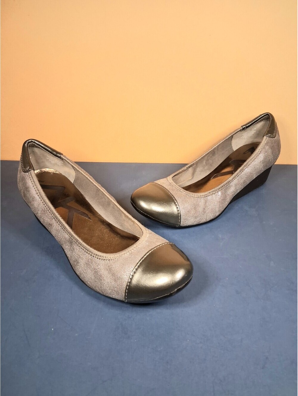 Anne Klein Woman's 7.5m Beige Faux Suede Sport Wedge Pumps With Metallic Caps